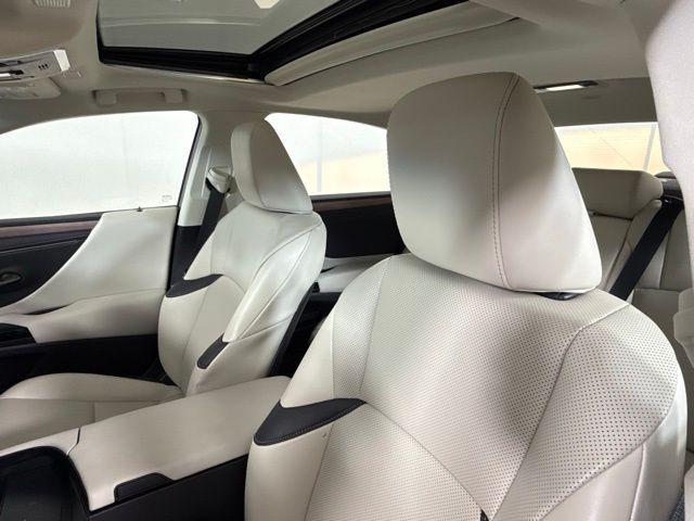 used 2025 Lexus ES 300h car, priced at $43,990