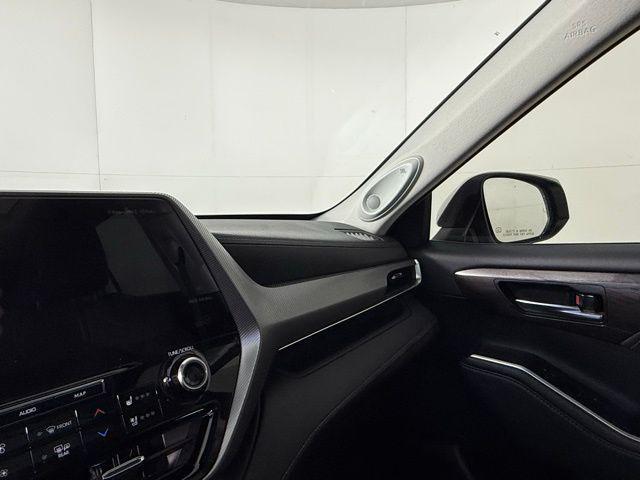 used 2021 Toyota Highlander car, priced at $34,990