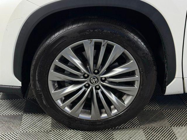 used 2021 Toyota Highlander car, priced at $34,990