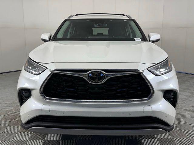 used 2021 Toyota Highlander car, priced at $34,990