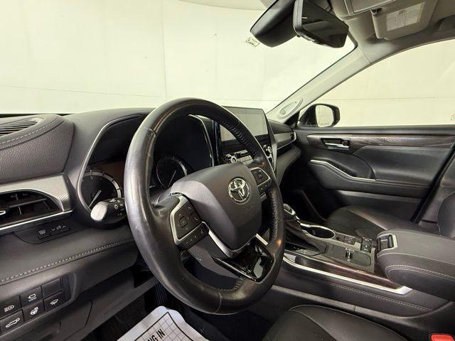 used 2021 Toyota Highlander car, priced at $34,990