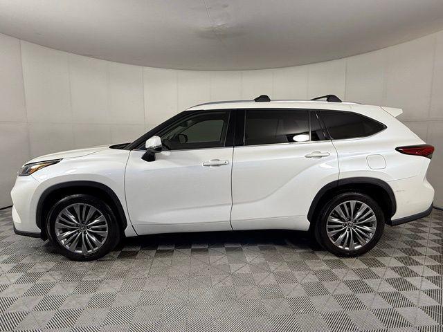 used 2021 Toyota Highlander car, priced at $34,990