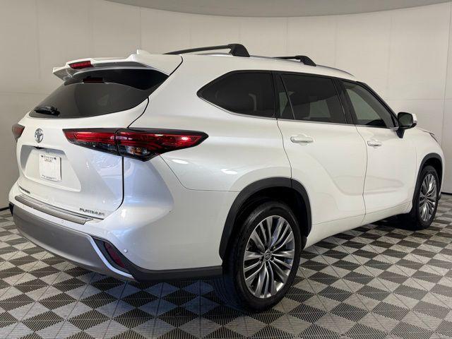 used 2021 Toyota Highlander car, priced at $34,990