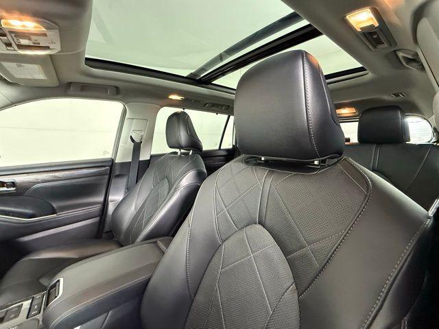 used 2021 Toyota Highlander car, priced at $34,990