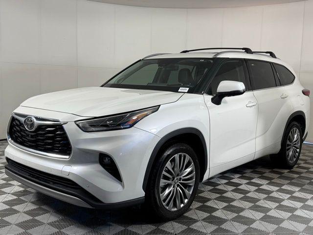 used 2021 Toyota Highlander car, priced at $34,990