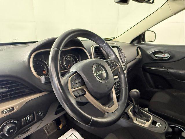 used 2015 Jeep Cherokee car, priced at $11,890