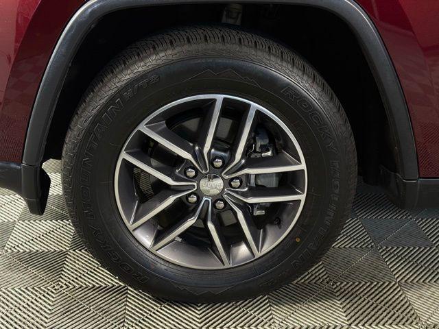 used 2017 Jeep Grand Cherokee car, priced at $16,018