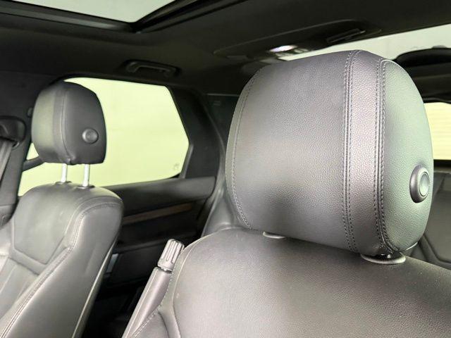 used 2020 Land Rover Discovery car, priced at $17,990