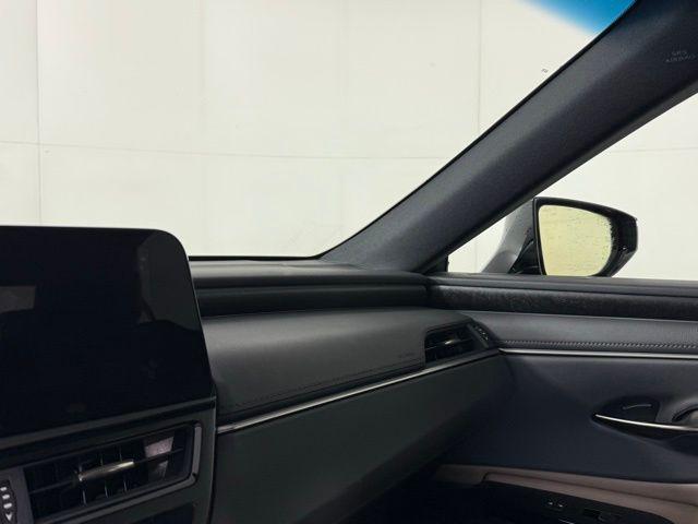 used 2025 Lexus ES 300h car, priced at $45,890