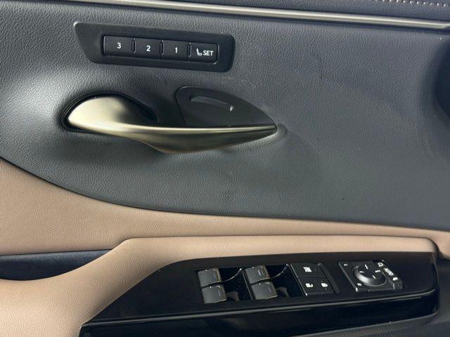 used 2025 Lexus ES 300h car, priced at $45,890