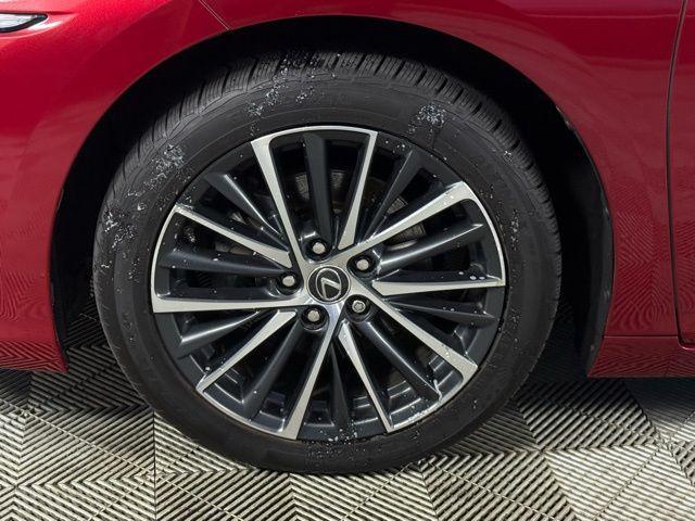 used 2022 Lexus ES 300h car, priced at $37,990