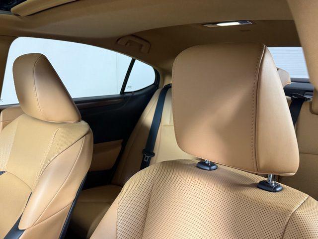 used 2022 Lexus ES 300h car, priced at $37,990