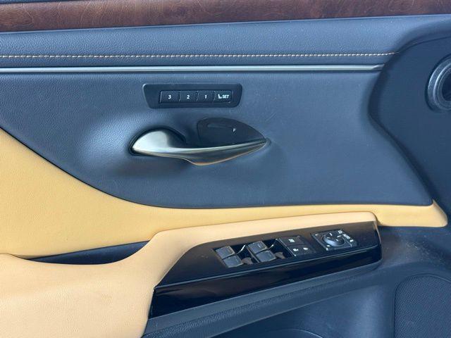 used 2024 Lexus ES 300h car, priced at $41,890
