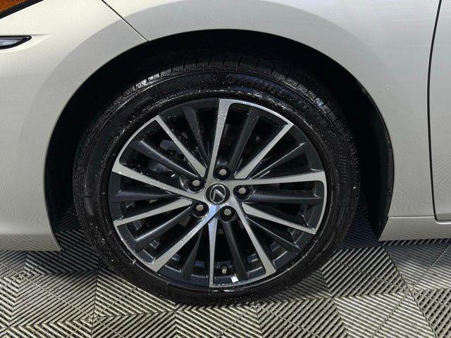 used 2025 Lexus ES 300h car, priced at $44,890