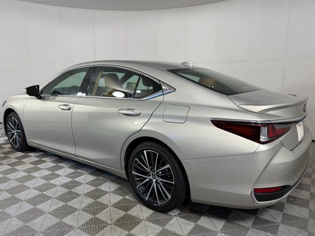 used 2025 Lexus ES 300h car, priced at $44,890