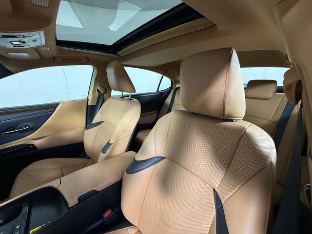 used 2025 Lexus ES 300h car, priced at $44,890