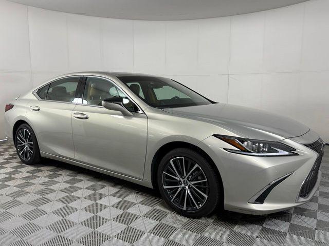 used 2025 Lexus ES 300h car, priced at $44,890