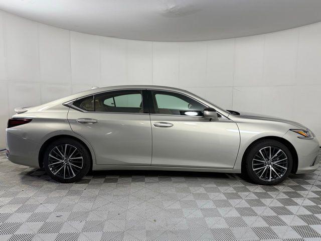 used 2025 Lexus ES 300h car, priced at $44,890