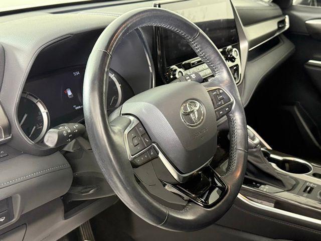 used 2021 Toyota Highlander car, priced at $32,890