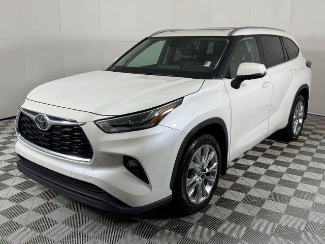 used 2021 Toyota Highlander car, priced at $32,890