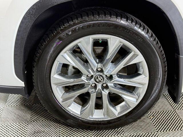 used 2021 Toyota Highlander car, priced at $32,890