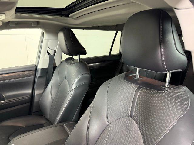 used 2021 Toyota Highlander car, priced at $32,890