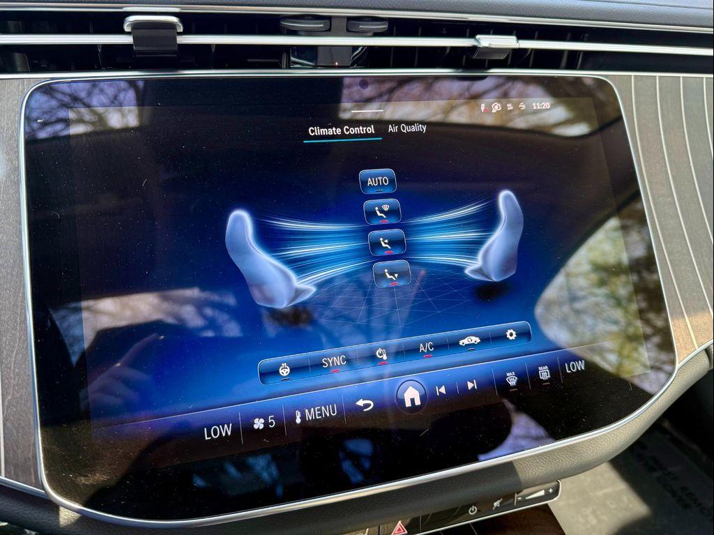 Mercedes-Benz E-Class view 32