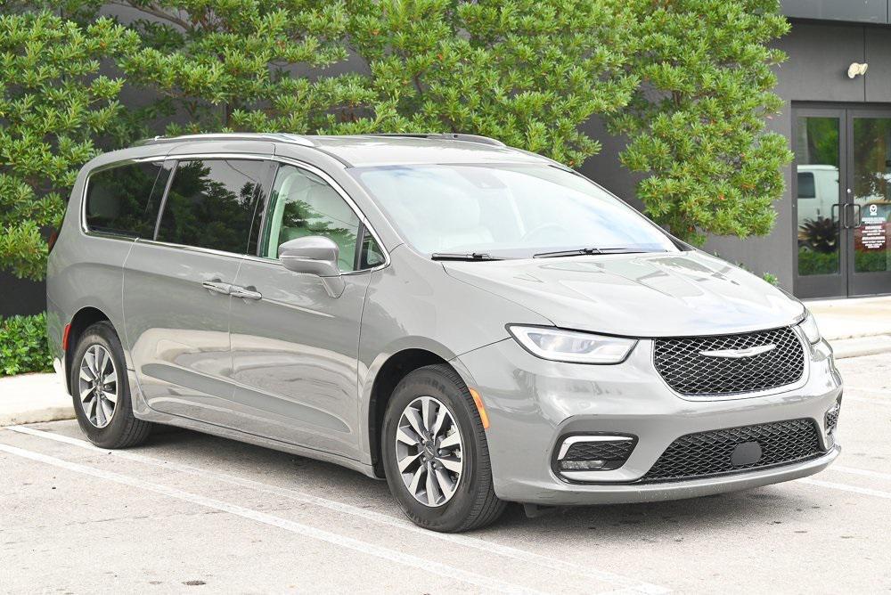 used 2021 Chrysler Pacifica car, priced at $13,990