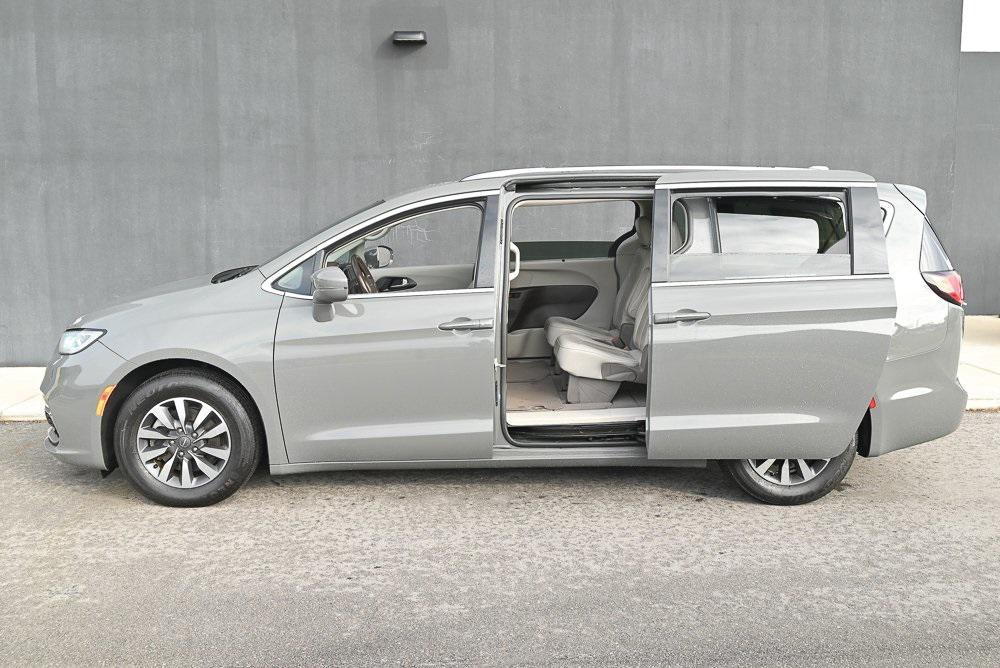 used 2021 Chrysler Pacifica car, priced at $13,990