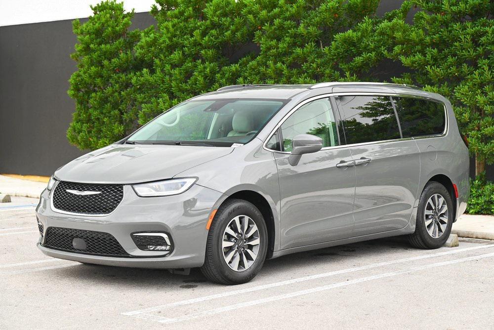 used 2021 Chrysler Pacifica car, priced at $13,990