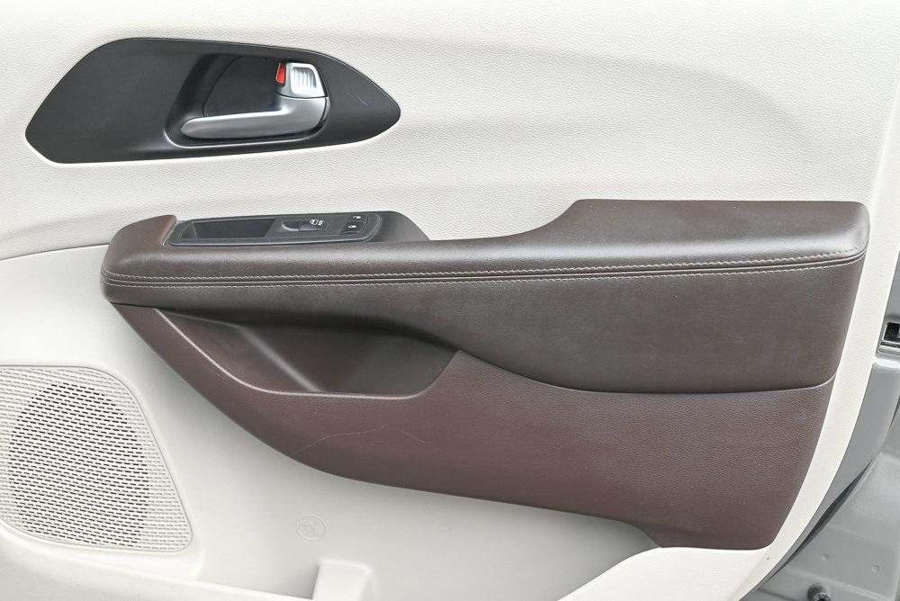 used 2021 Chrysler Pacifica car, priced at $13,990