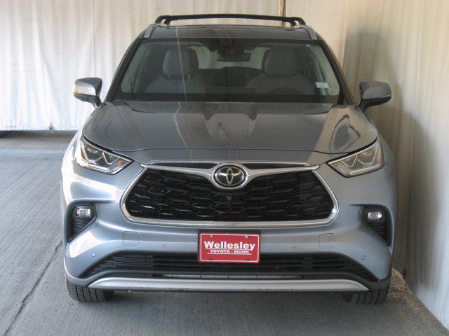 used 2020 Toyota Highlander car, priced at $29,999