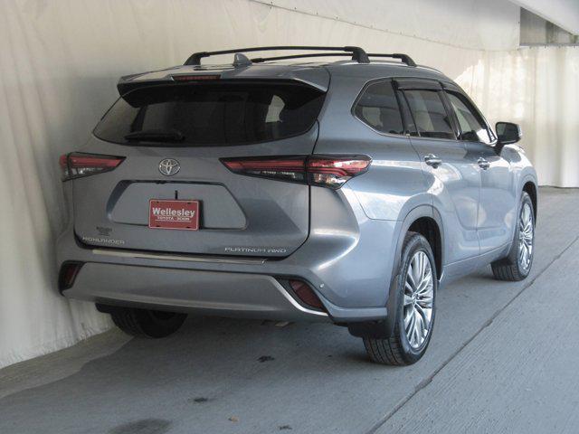 used 2020 Toyota Highlander car, priced at $29,999