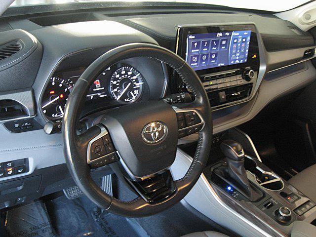 used 2020 Toyota Highlander car, priced at $29,999