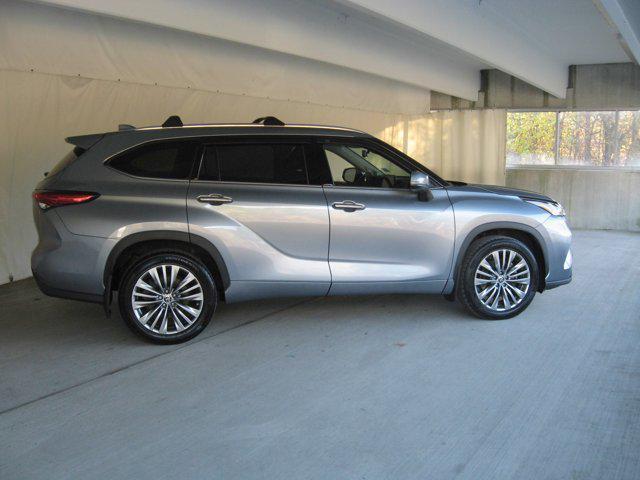 used 2020 Toyota Highlander car, priced at $29,999