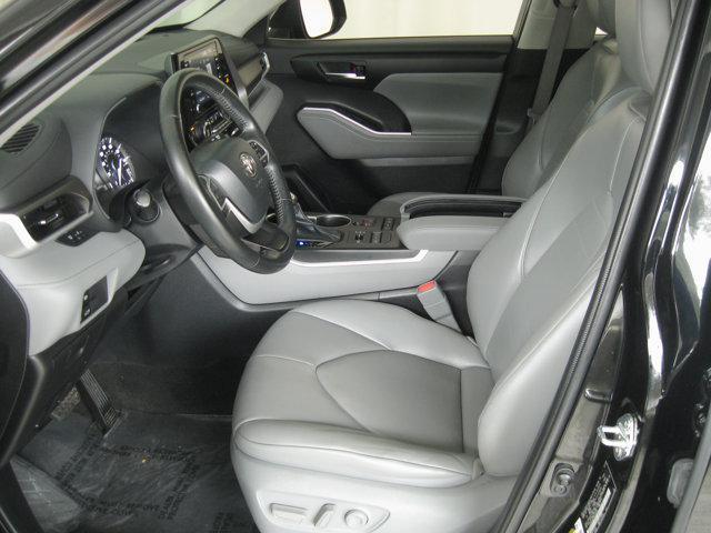 used 2022 Toyota Highlander car, priced at $32,999