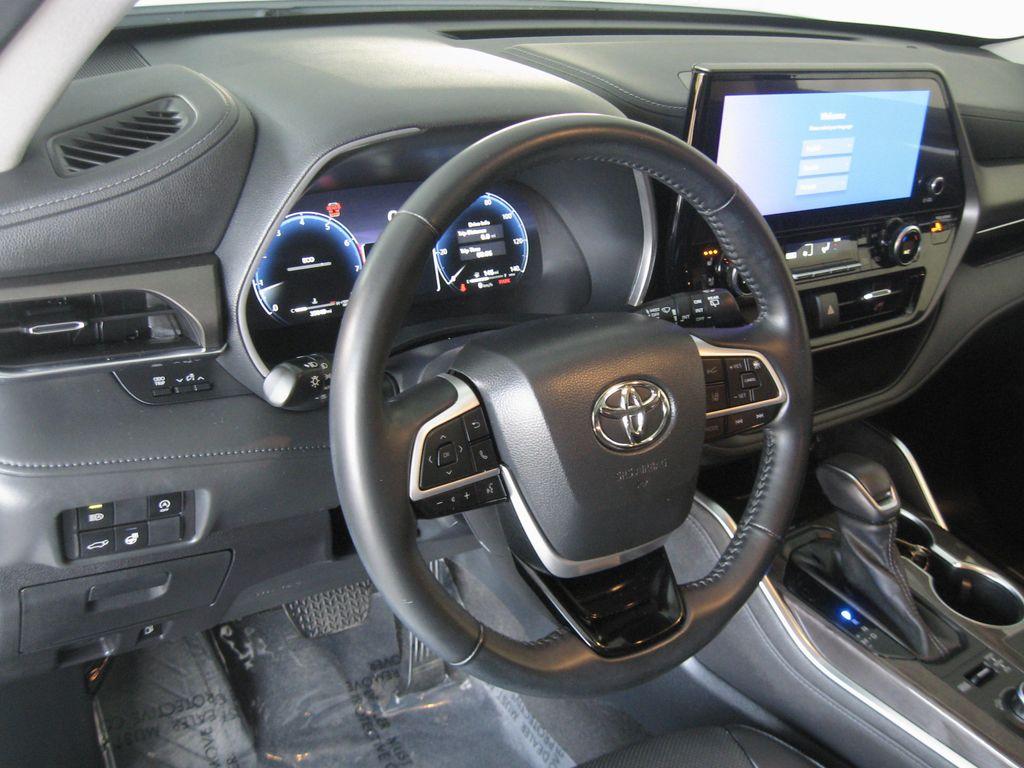 used 2023 Toyota Highlander car, priced at $37,666