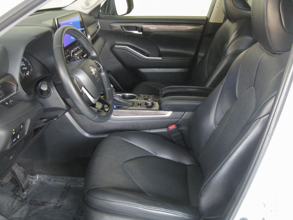 used 2023 Toyota Highlander car, priced at $37,666
