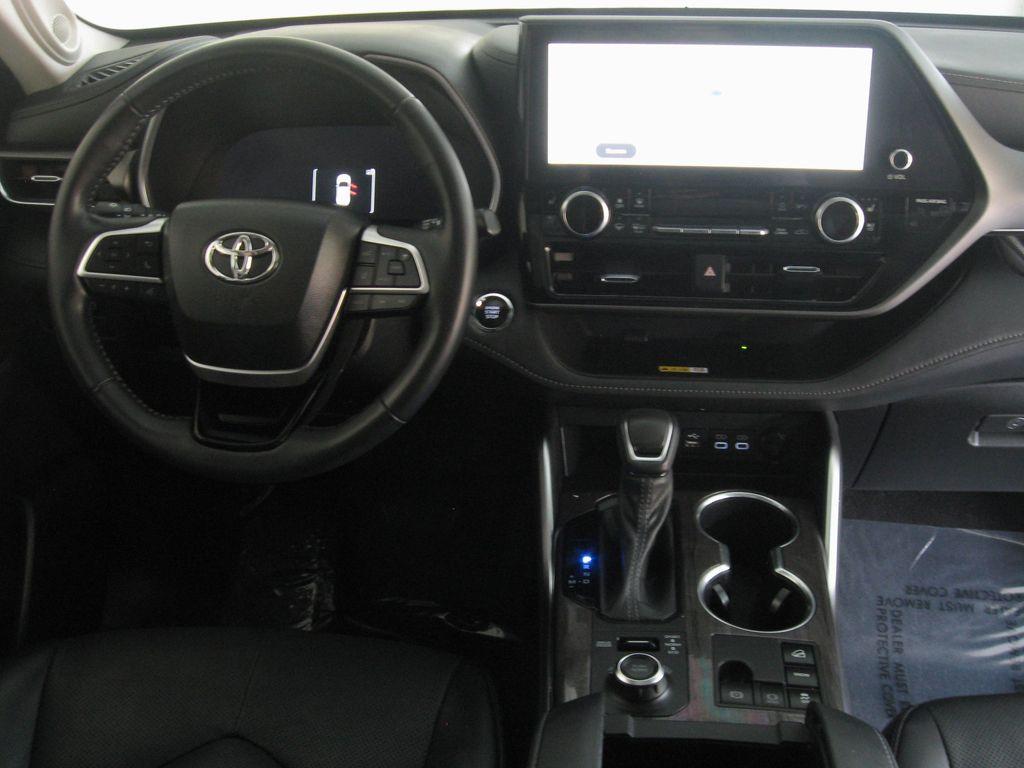 used 2023 Toyota Highlander car, priced at $37,666