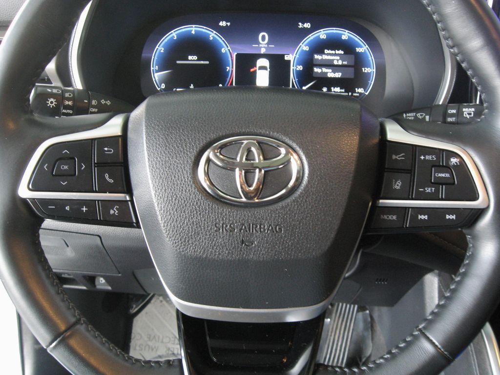 used 2023 Toyota Highlander car, priced at $37,666
