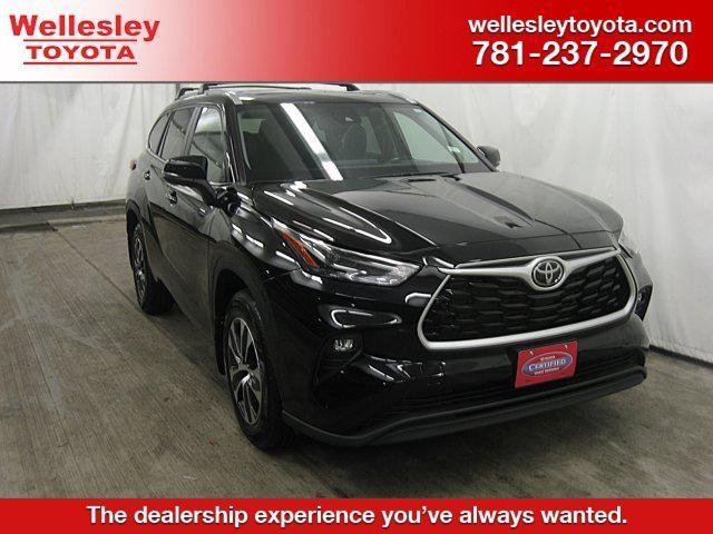 used 2023 Toyota Highlander car, priced at $34,491