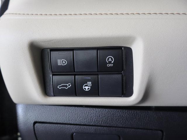 used 2023 Toyota Highlander car, priced at $38,465
