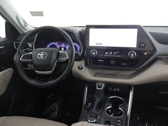 used 2023 Toyota Highlander car, priced at $38,465