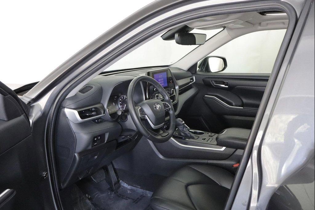 used 2024 Toyota Highlander car, priced at $40,466