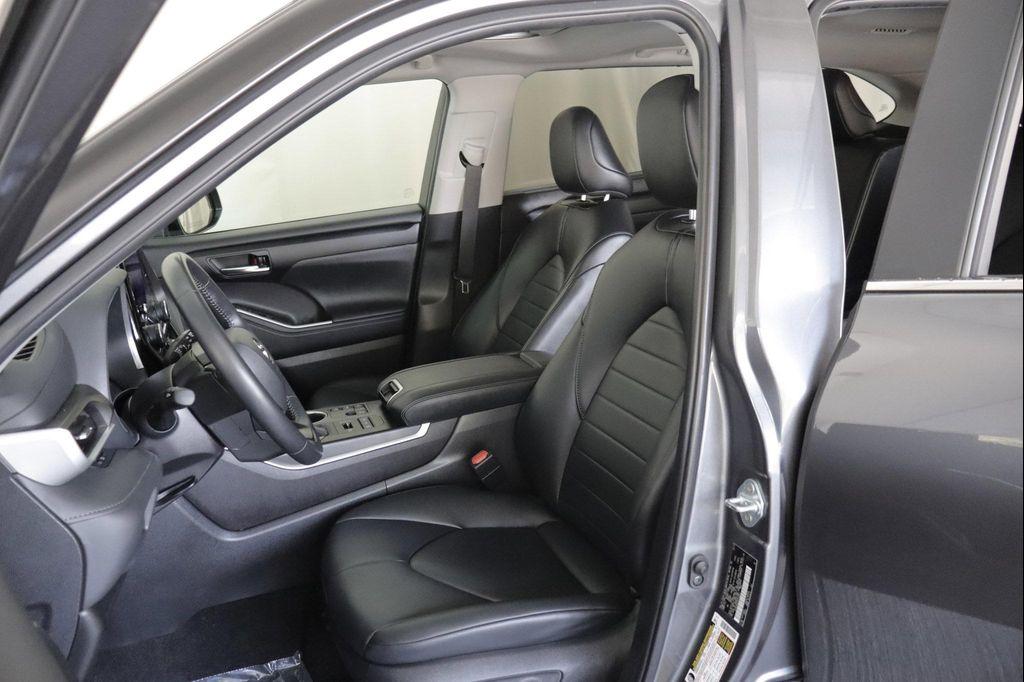 used 2024 Toyota Highlander car, priced at $40,466