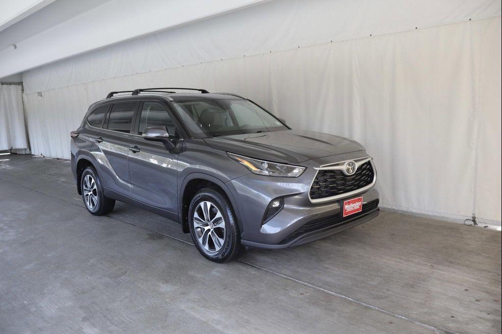 used 2024 Toyota Highlander car, priced at $40,466