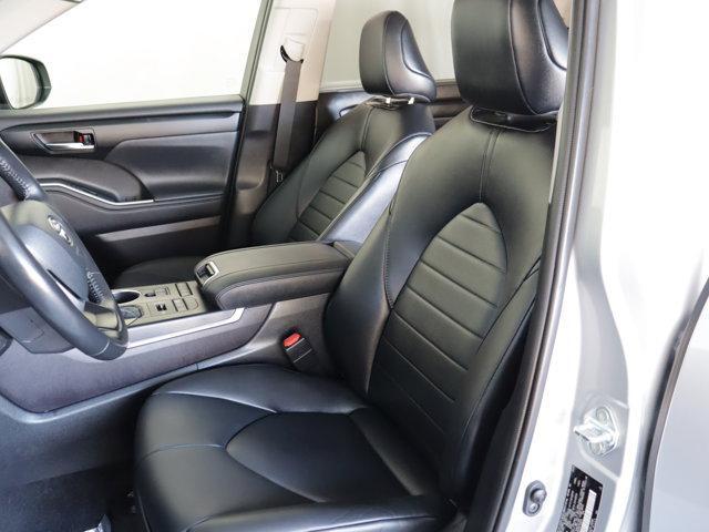 used 2022 Toyota Highlander car, priced at $33,490