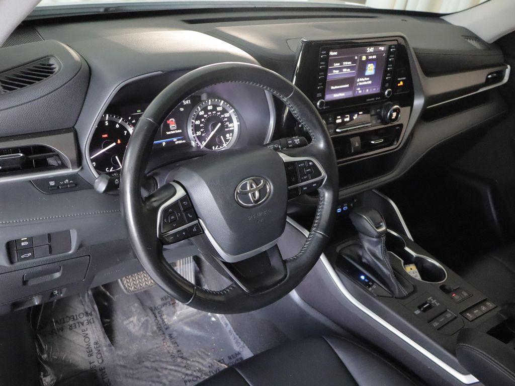 used 2022 Toyota Highlander car, priced at $32,465