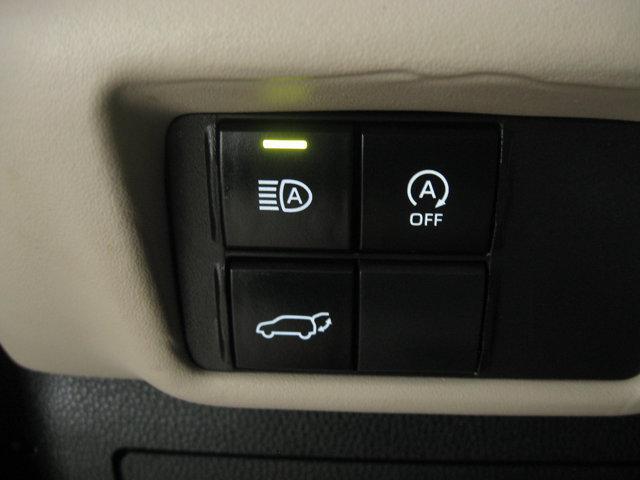 used 2024 Toyota Highlander car, priced at $38,490