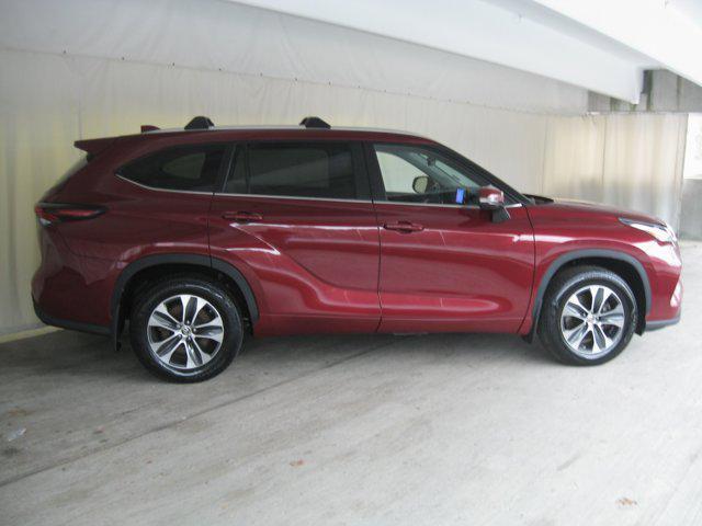 used 2024 Toyota Highlander car, priced at $38,490